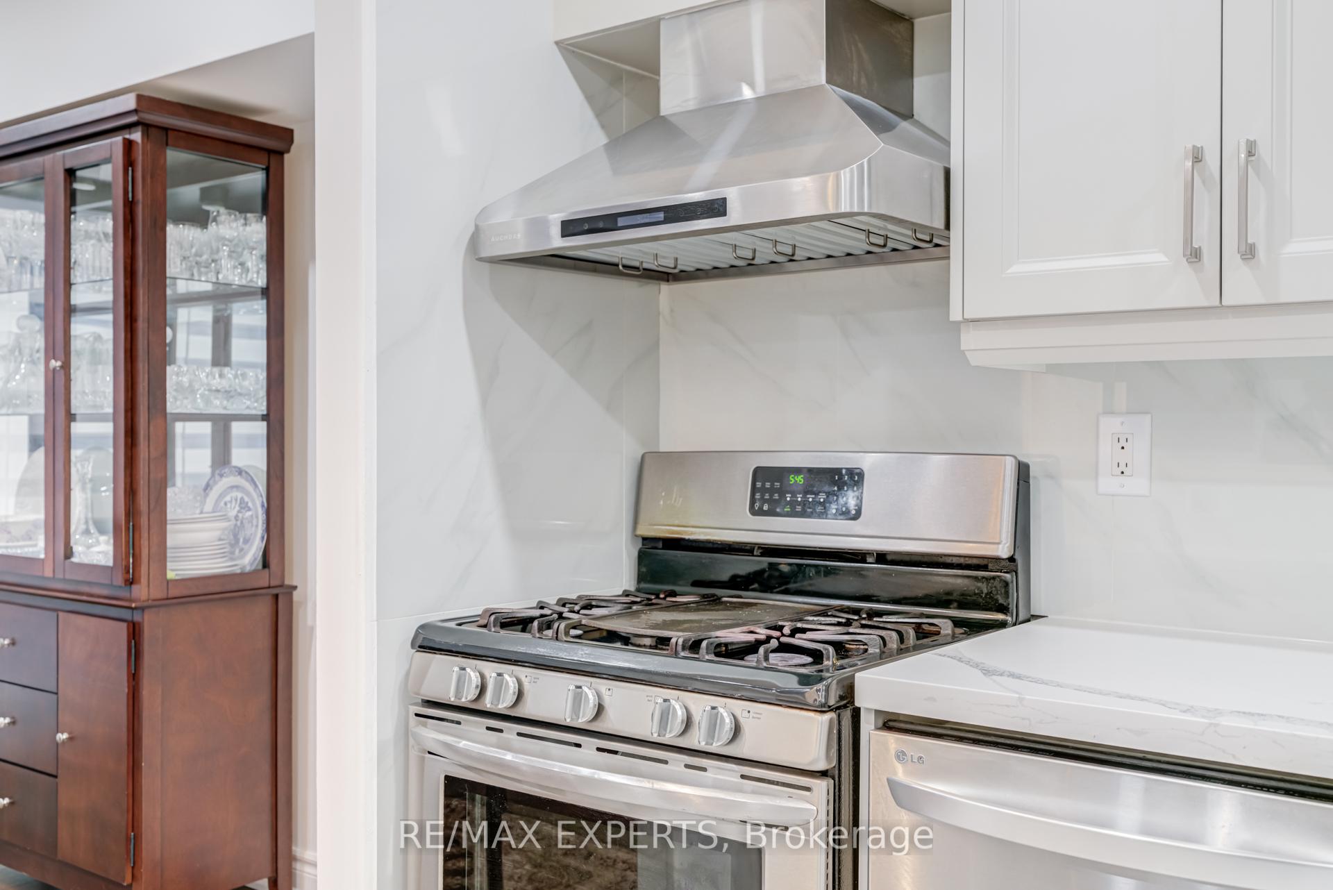 Photo 18 of 10 Knightsbridge Way, Markham, Markham Village — HOMEH
