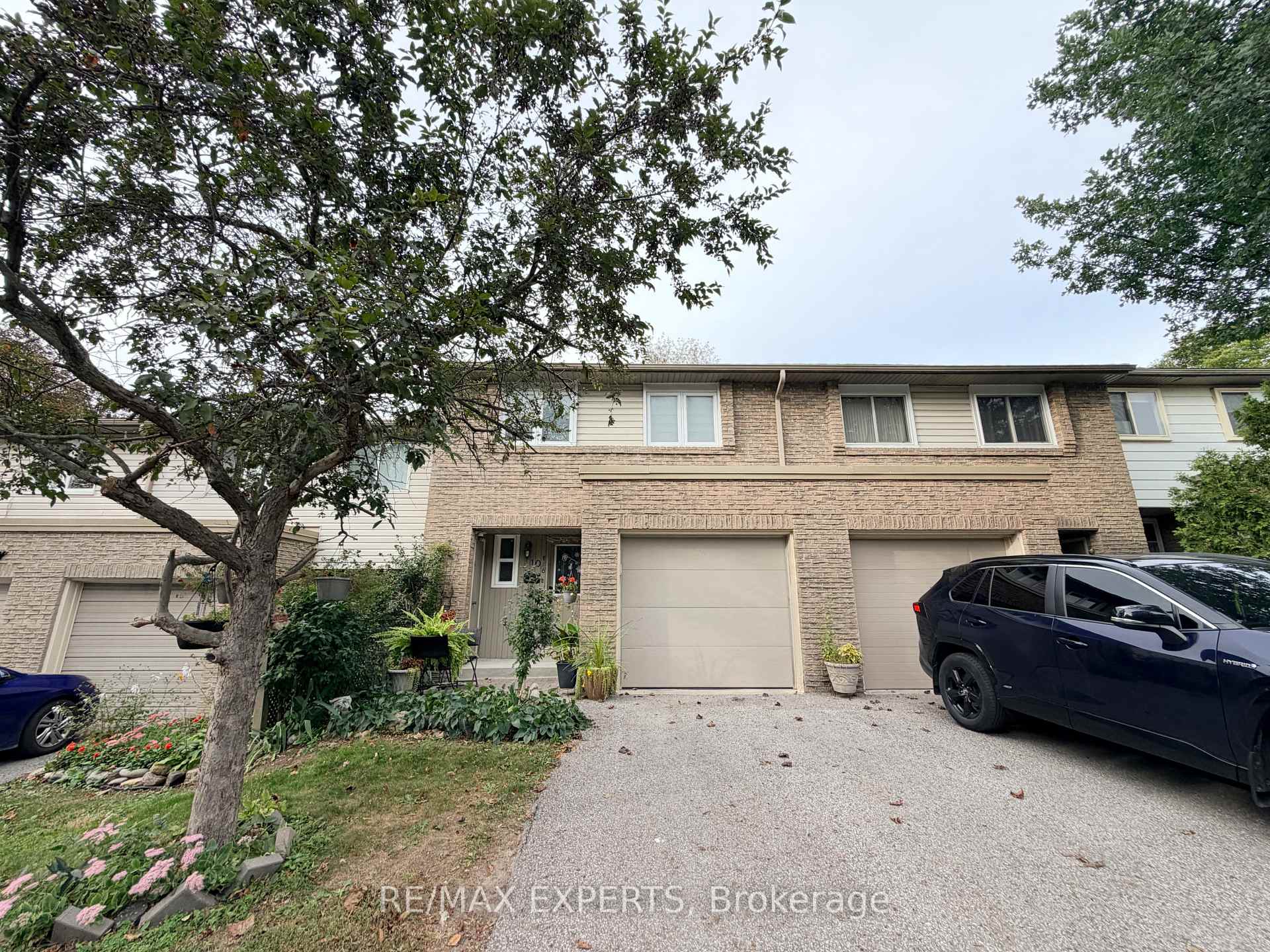 Photo 4 of 10 Knightsbridge Way, Markham, Markham Village — HOMEH