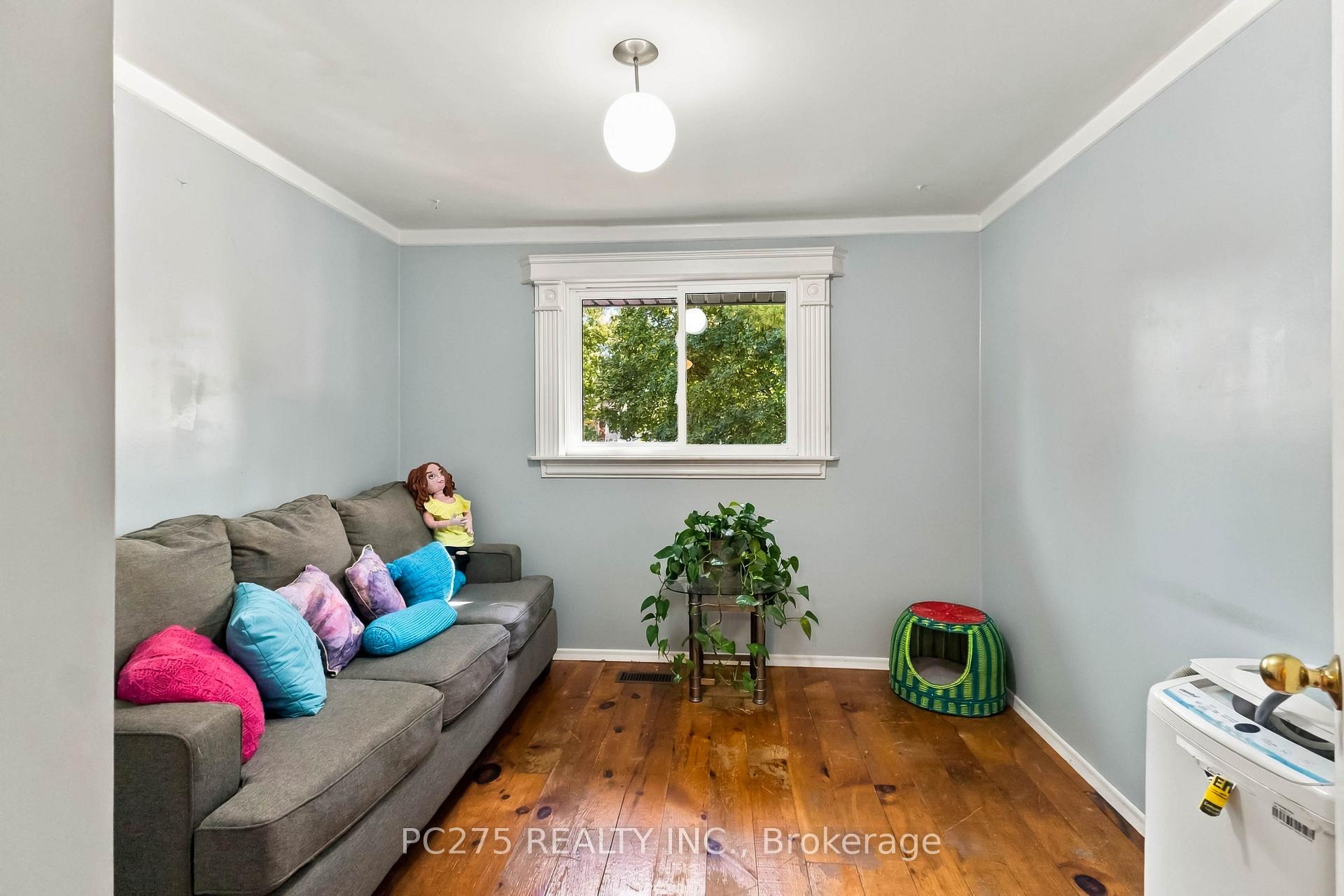 Photo 28 of 27 Sasha Crescent, London, South X — HOMEH