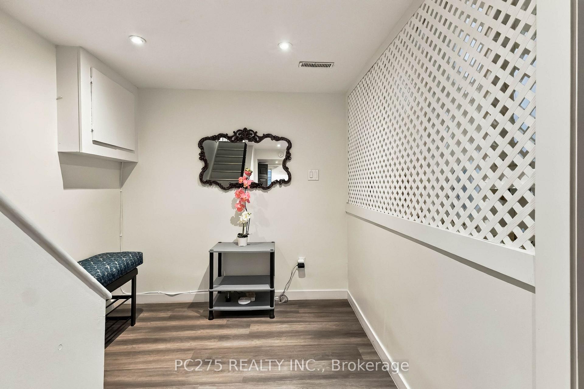 Photo 31 of 27 Sasha Crescent, London, South X — HOMEH