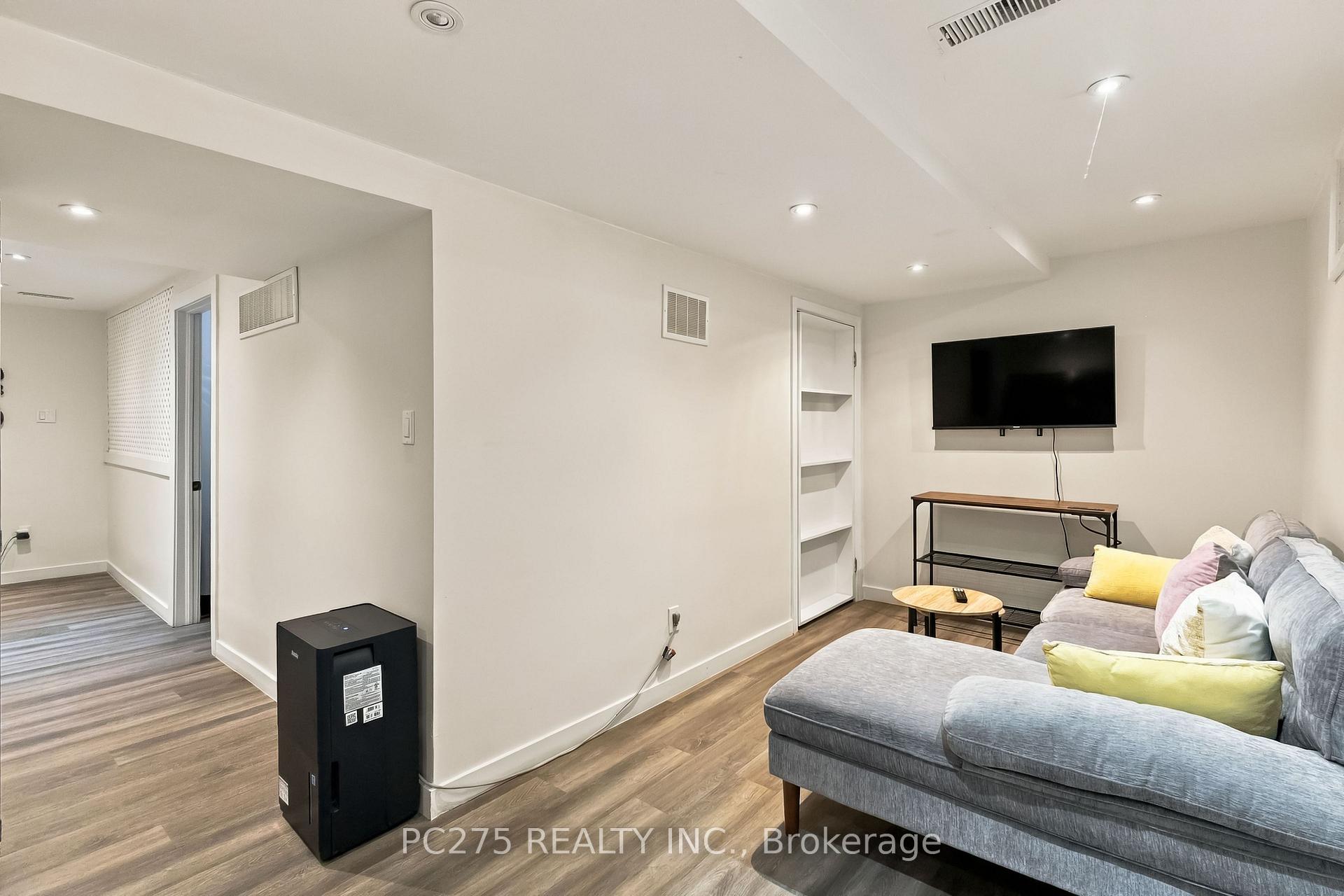 Photo 37 of 27 Sasha Crescent, London, South X — HOMEH