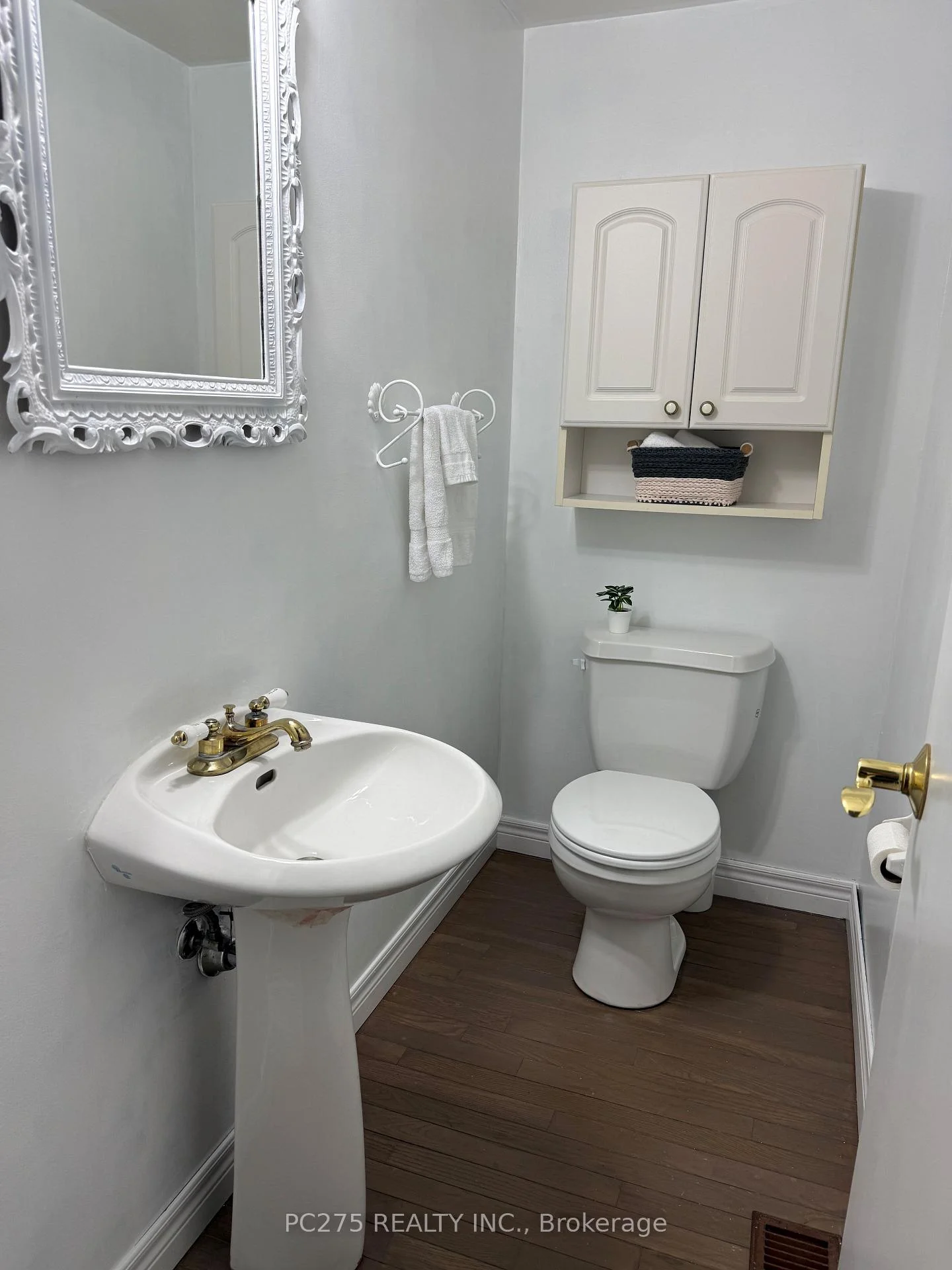 Photo 21 of 27 Sasha Crescent, London, South X — HOMEH
