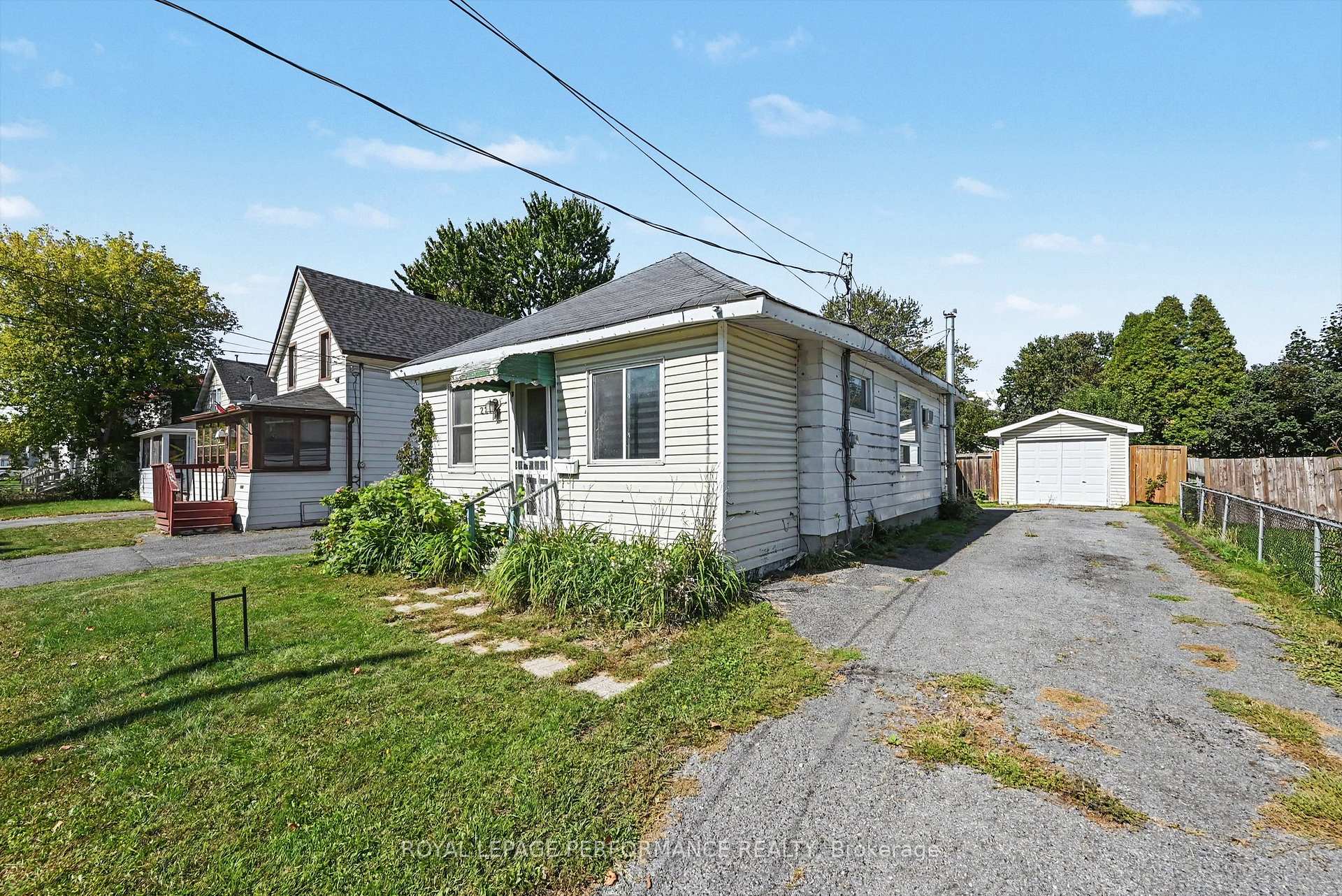 Photo 2 of 223 Sixth Street W, Cornwall, Cornwall — HOMEH