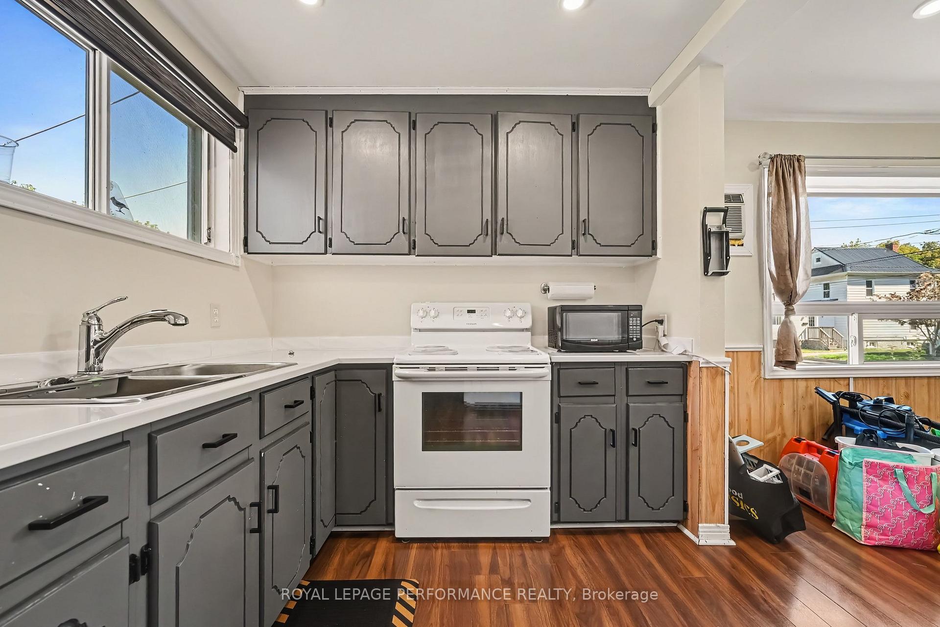 Photo 20 of 223 Sixth Street W, Cornwall, Cornwall — HOMEH