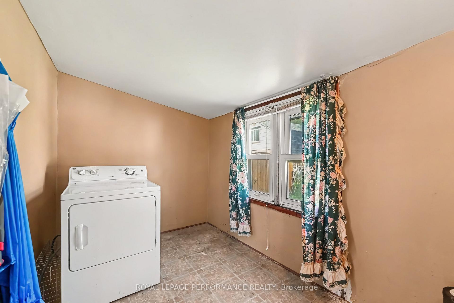 Photo 21 of 223 Sixth Street W, Cornwall, Cornwall — HOMEH