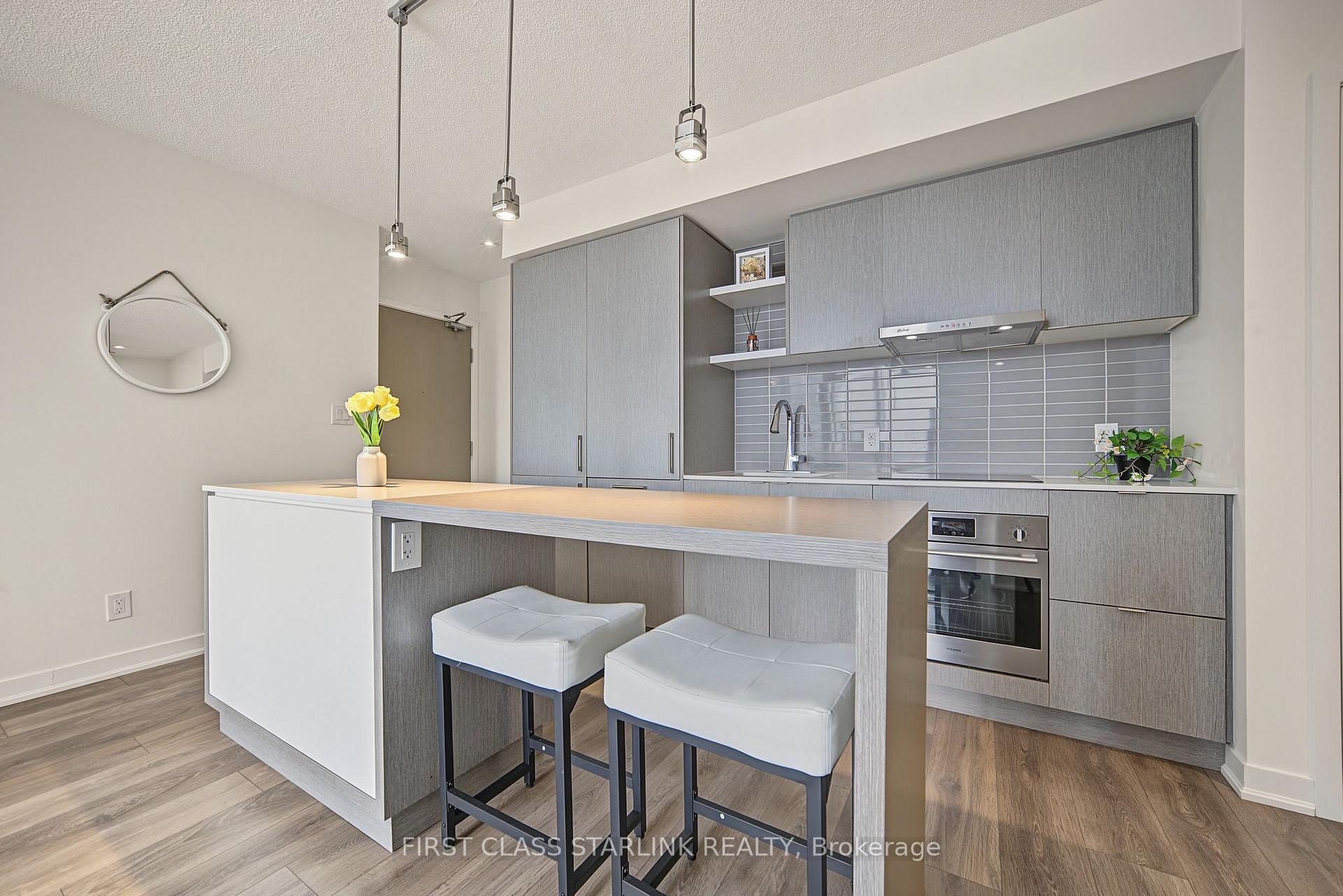 Photo 3 of Unit 2801, 100 Harbour Street, Toronto, Waterfront Communities — HOMEH