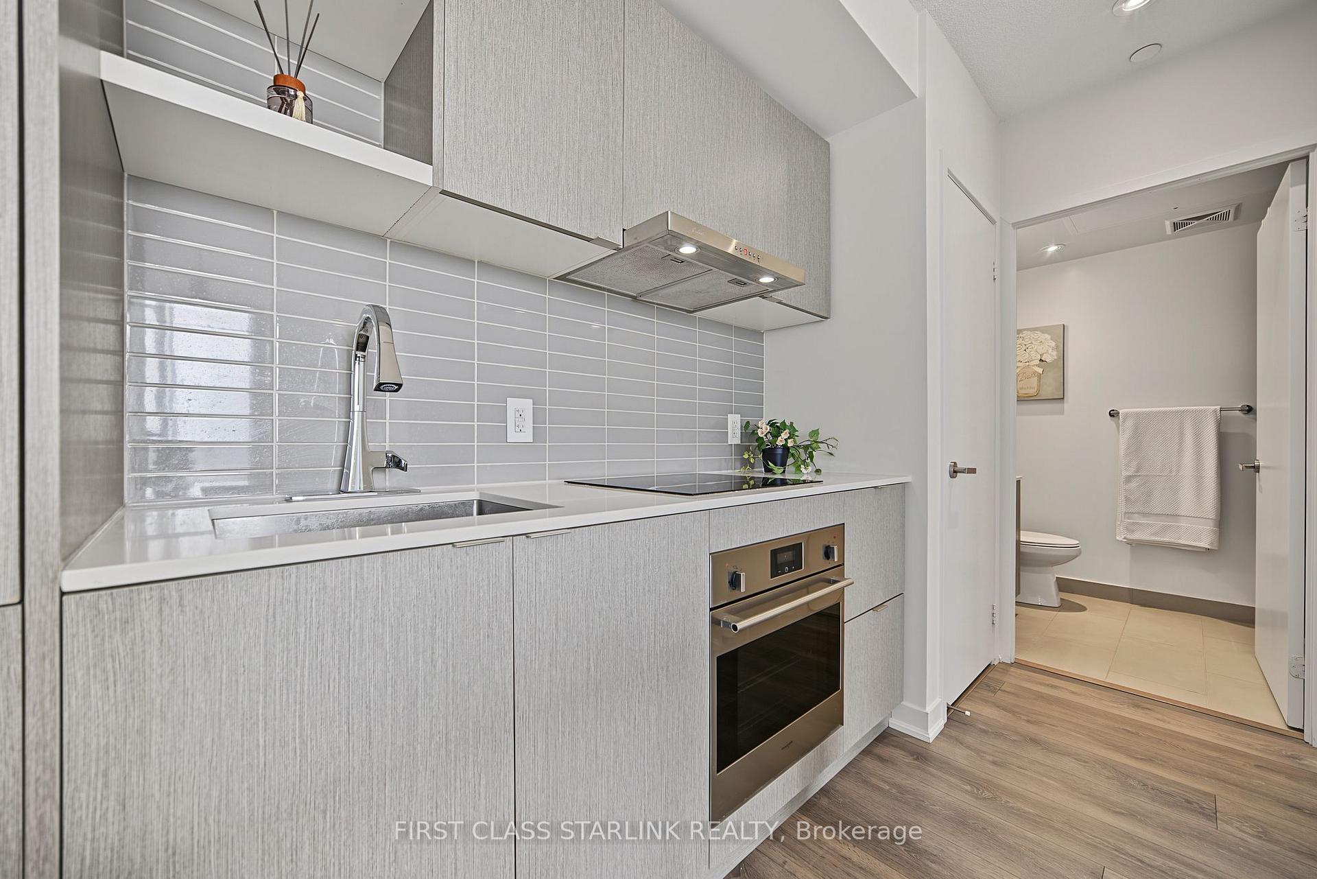 Photo 5 of Unit 2801, 100 Harbour Street, Toronto, Waterfront Communities — HOMEH
