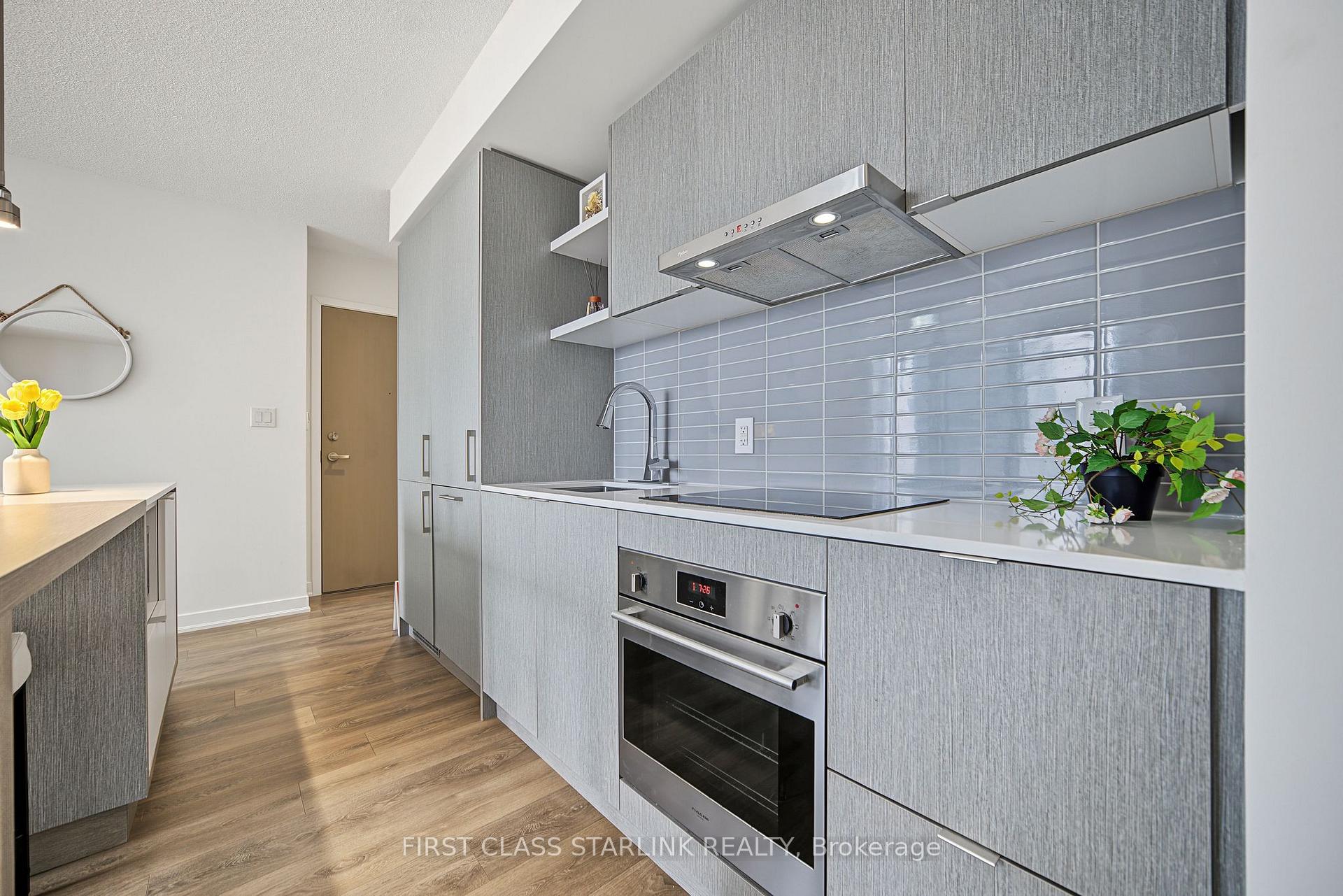 Photo 6 of Unit 2801, 100 Harbour Street, Toronto, Waterfront Communities — HOMEH