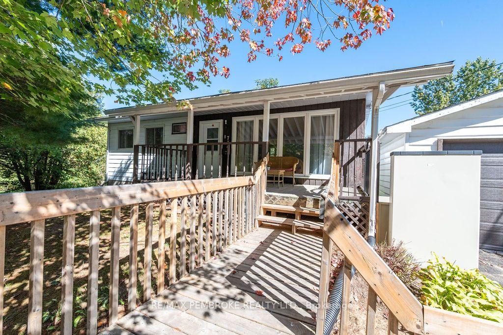 Photo 4 of 774 Pinegrove Crescent, Petawawa, Petawawa — HOMEH