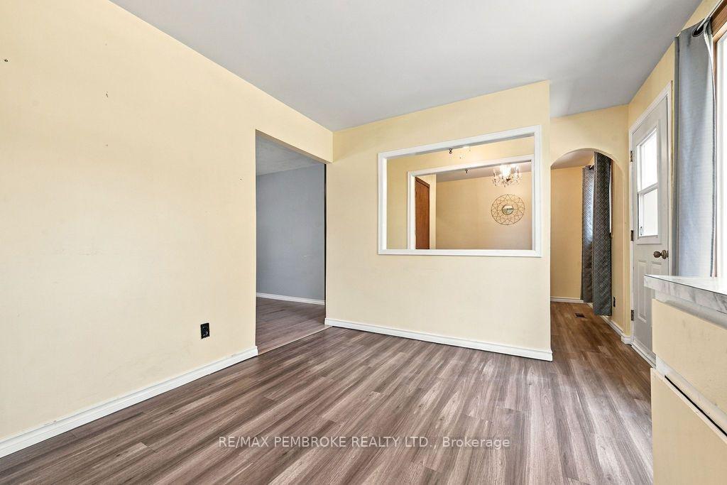 Photo 10 of 774 Pinegrove Crescent, Petawawa, Petawawa — HOMEH