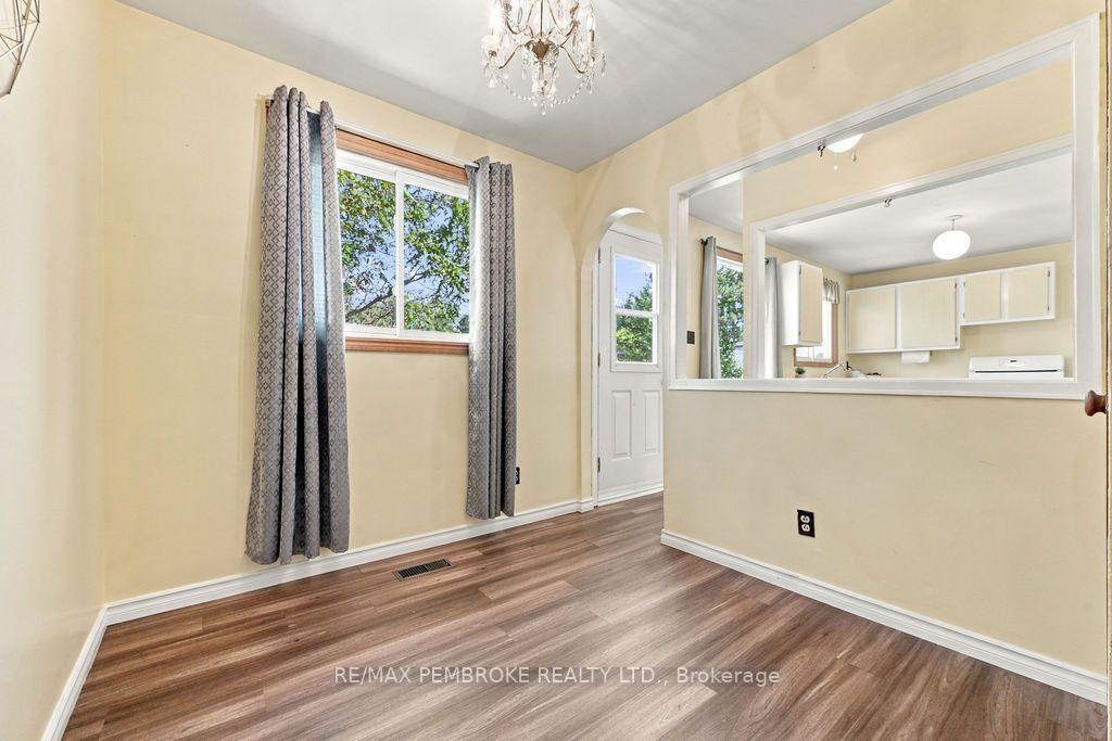 Photo 13 of 774 Pinegrove Crescent, Petawawa, Petawawa — HOMEH