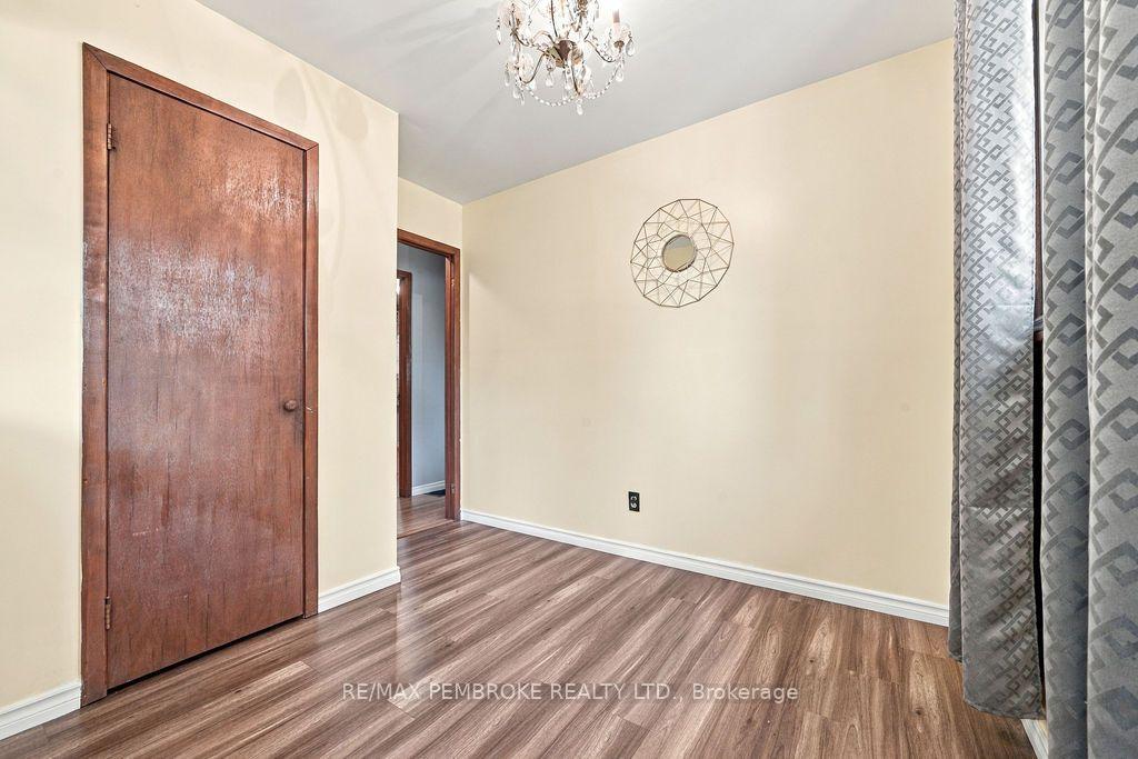 Photo 14 of 774 Pinegrove Crescent, Petawawa, Petawawa — HOMEH