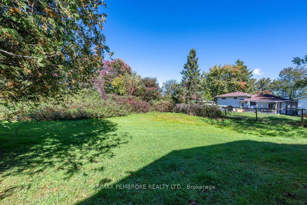 Photo 28 of 774 Pinegrove Crescent, Petawawa, Petawawa — HOMEH