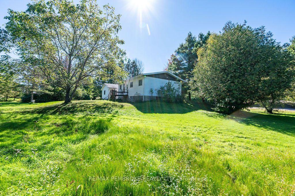 Photo 29 of 774 Pinegrove Crescent, Petawawa, Petawawa — HOMEH