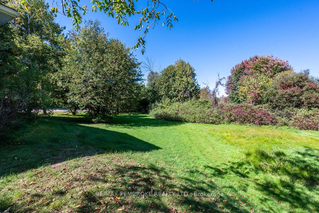 Photo 30 of 774 Pinegrove Crescent, Petawawa, Petawawa — HOMEH
