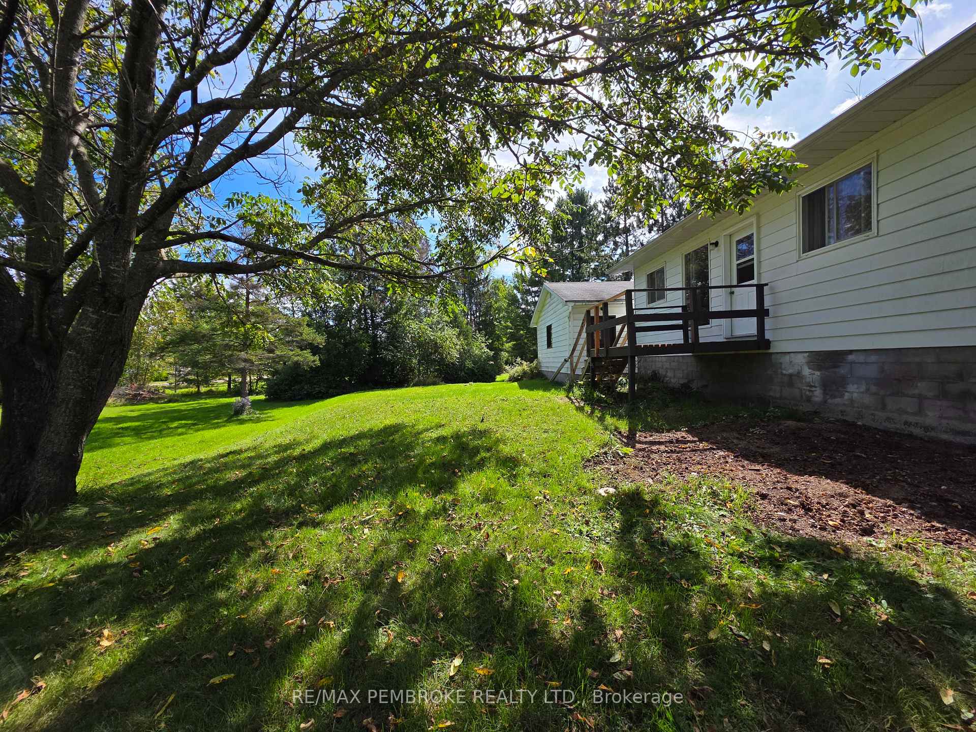 Photo 37 of 774 Pinegrove Crescent, Petawawa, Petawawa — HOMEH
