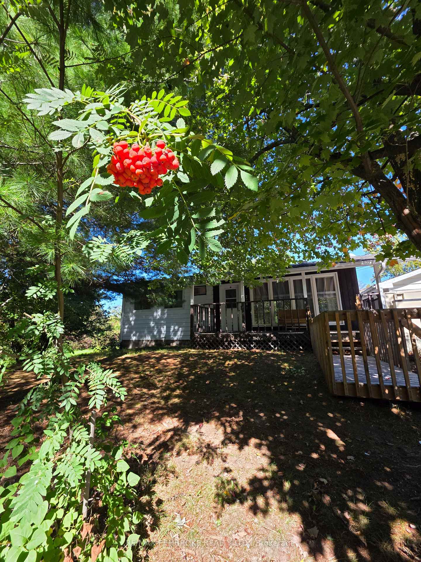 Photo 38 of 774 Pinegrove Crescent, Petawawa, Petawawa — HOMEH