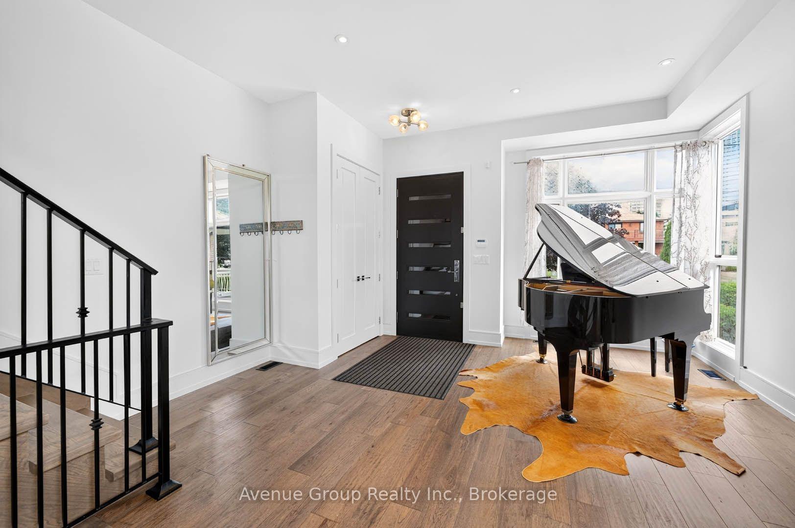 Photo 2 of 33 Cartwright Avenue, North York, Yorkdale-Glen Park — HOMEH