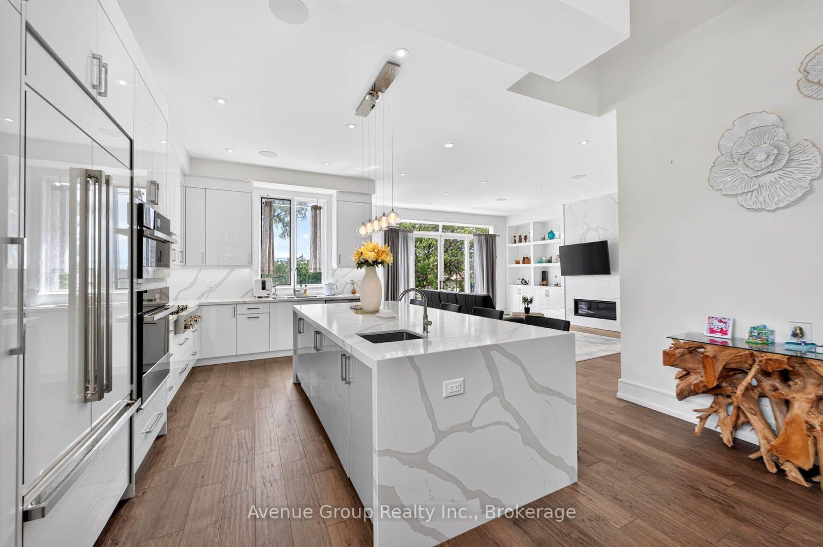 Photo 5 of 33 Cartwright Avenue, North York, Yorkdale-Glen Park — HOMEH