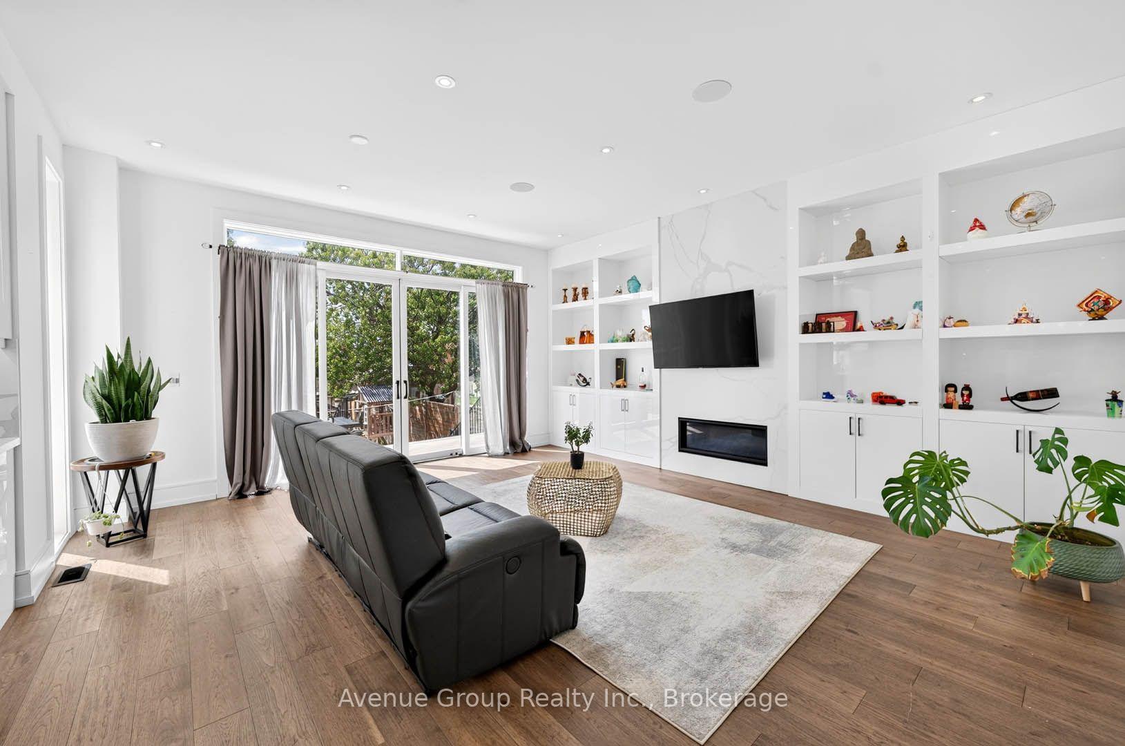 Photo 6 of 33 Cartwright Avenue, North York, Yorkdale-Glen Park — HOMEH