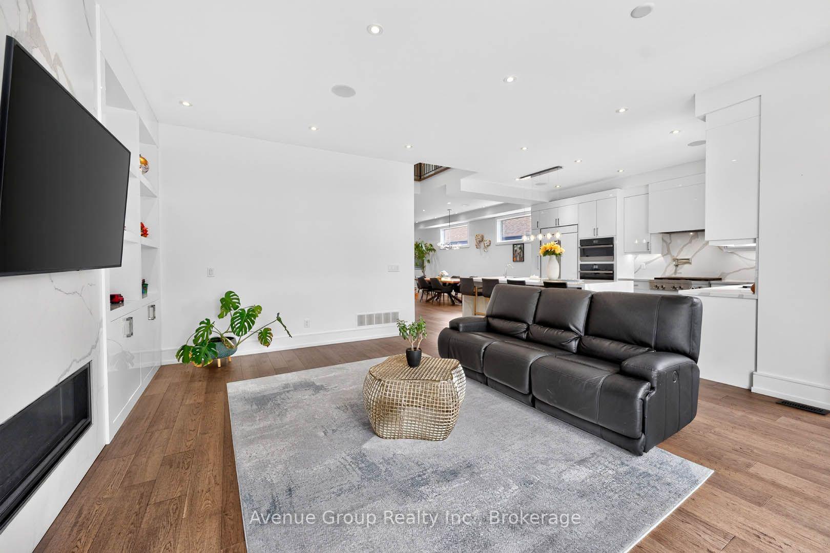 Photo 9 of 33 Cartwright Avenue, North York, Yorkdale-Glen Park — HOMEH