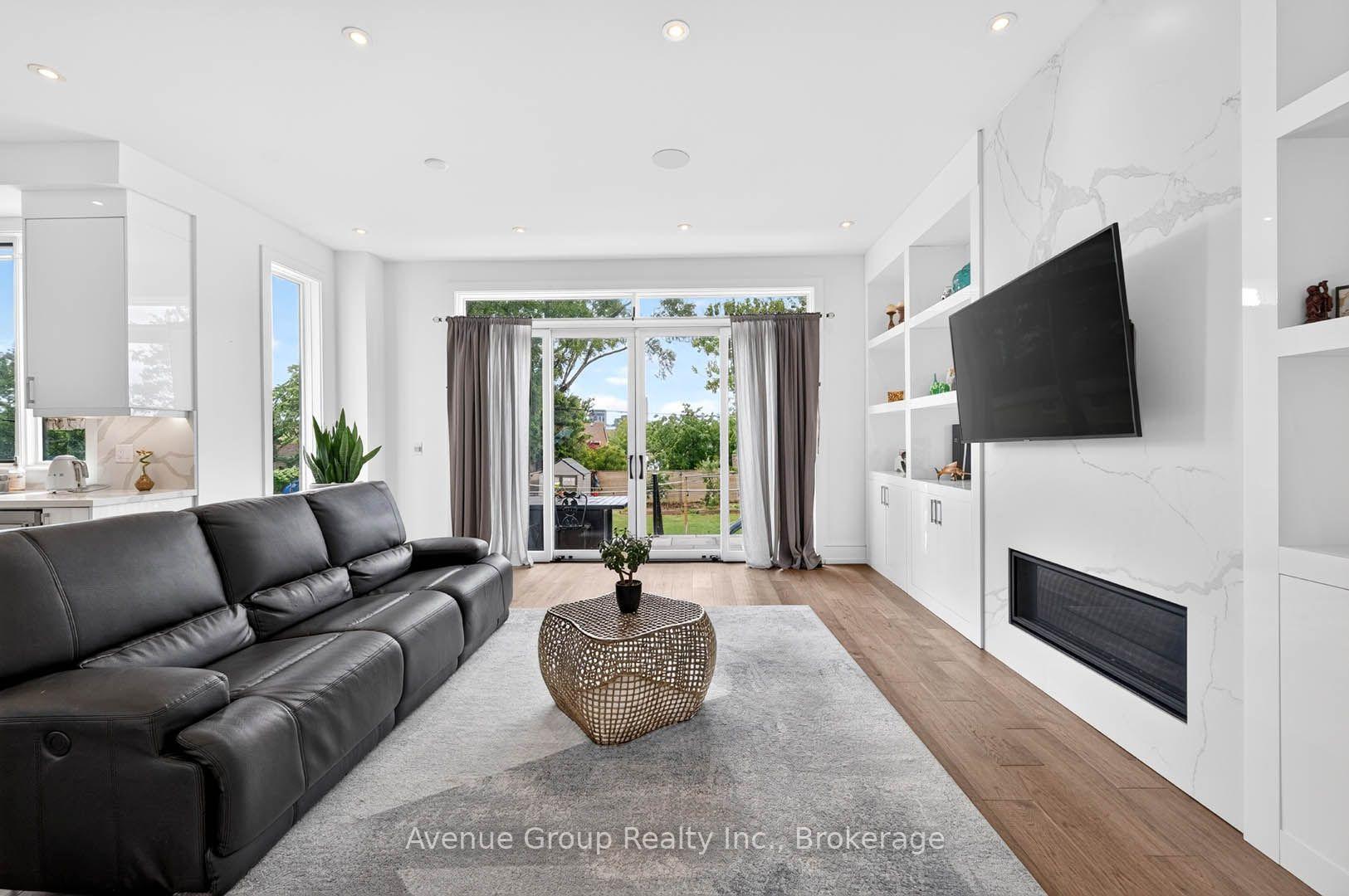 Photo 10 of 33 Cartwright Avenue, North York, Yorkdale-Glen Park — HOMEH