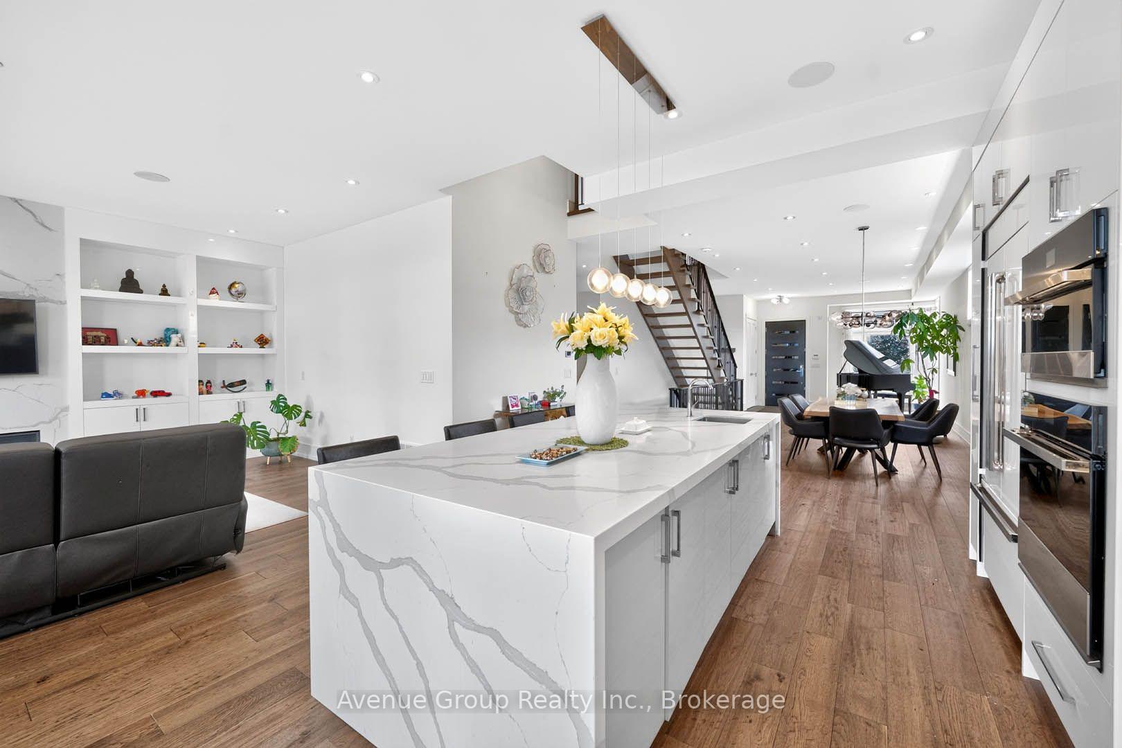 Photo 12 of 33 Cartwright Avenue, North York, Yorkdale-Glen Park — HOMEH