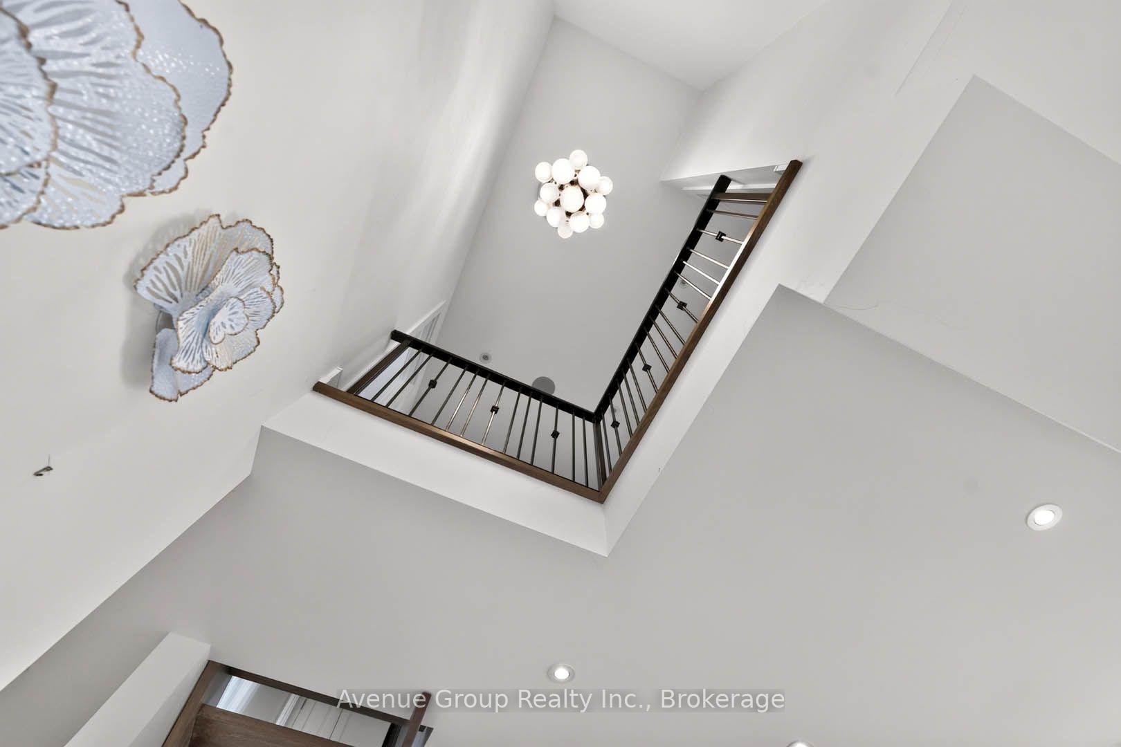 Photo 18 of 33 Cartwright Avenue, North York, Yorkdale-Glen Park — HOMEH
