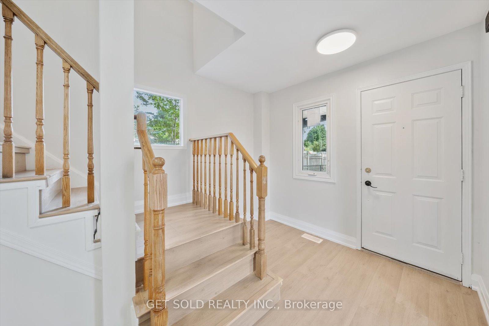 Photo 2 of 232 Kozlov Street, Barrie, West Bayfield — HOMEH