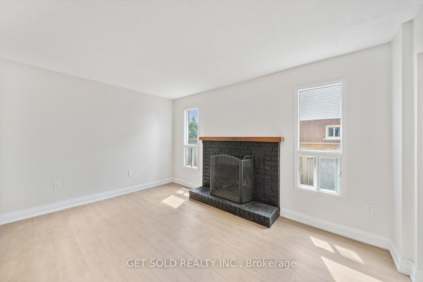 Photo 3 of 232 Kozlov Street, Barrie, West Bayfield — HOMEH