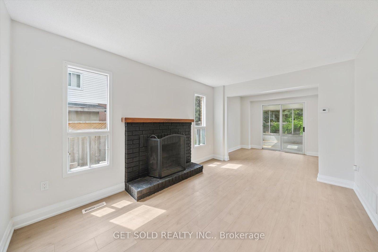Photo 4 of 232 Kozlov Street, Barrie, West Bayfield — HOMEH