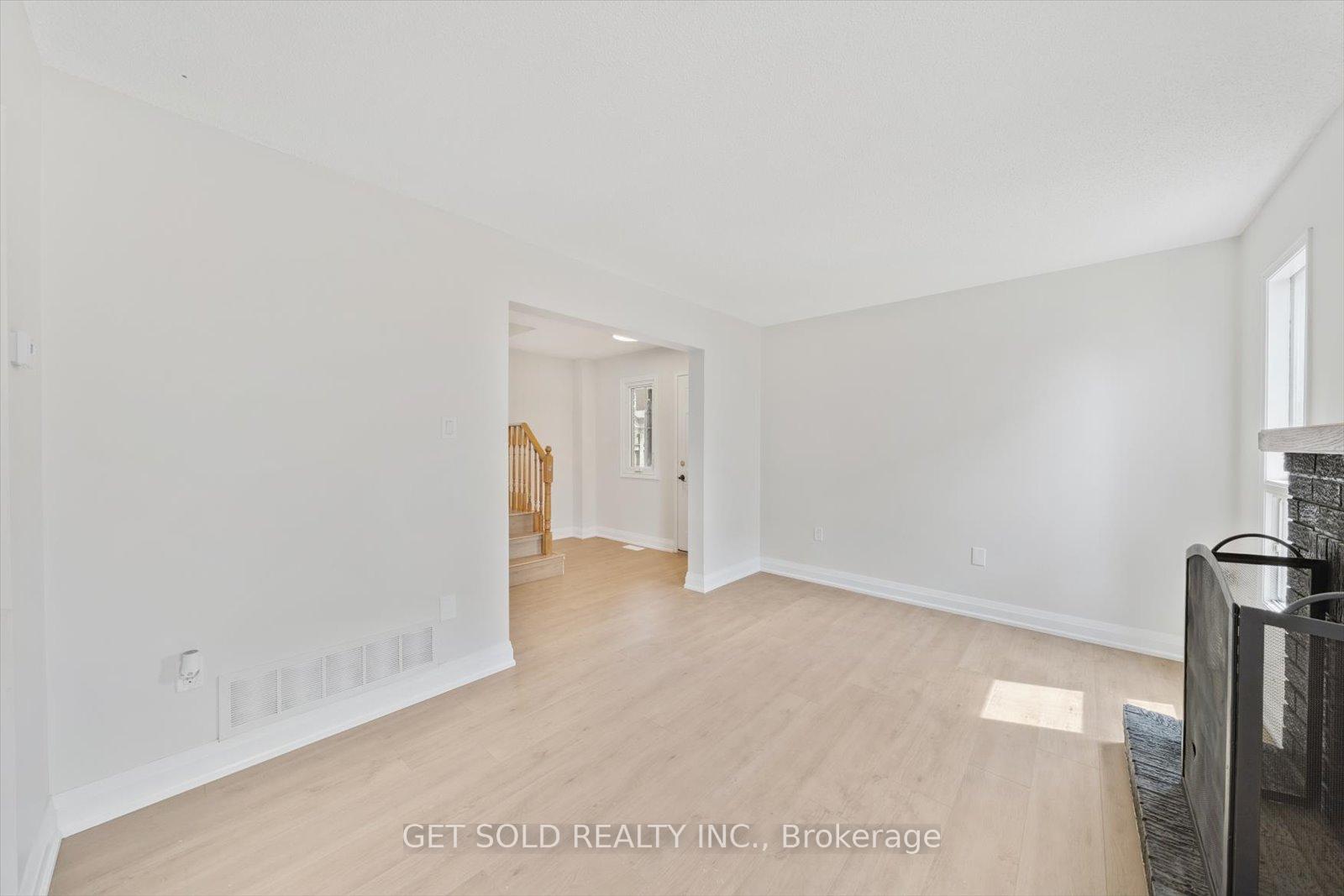 Photo 5 of 232 Kozlov Street, Barrie, West Bayfield — HOMEH