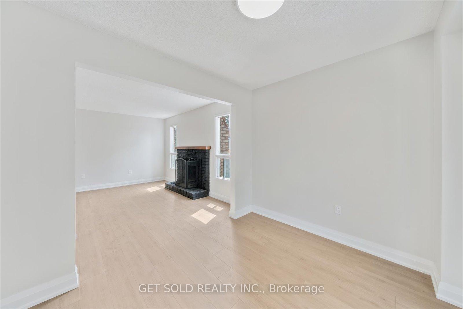 Photo 8 of 232 Kozlov Street, Barrie, West Bayfield — HOMEH