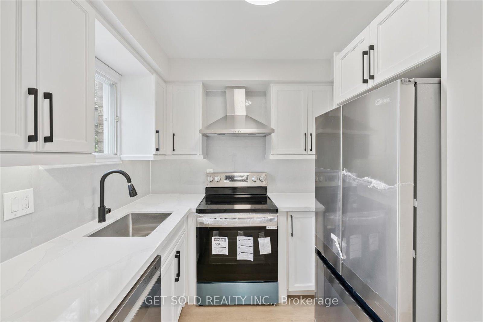 Photo 9 of 232 Kozlov Street, Barrie, West Bayfield — HOMEH