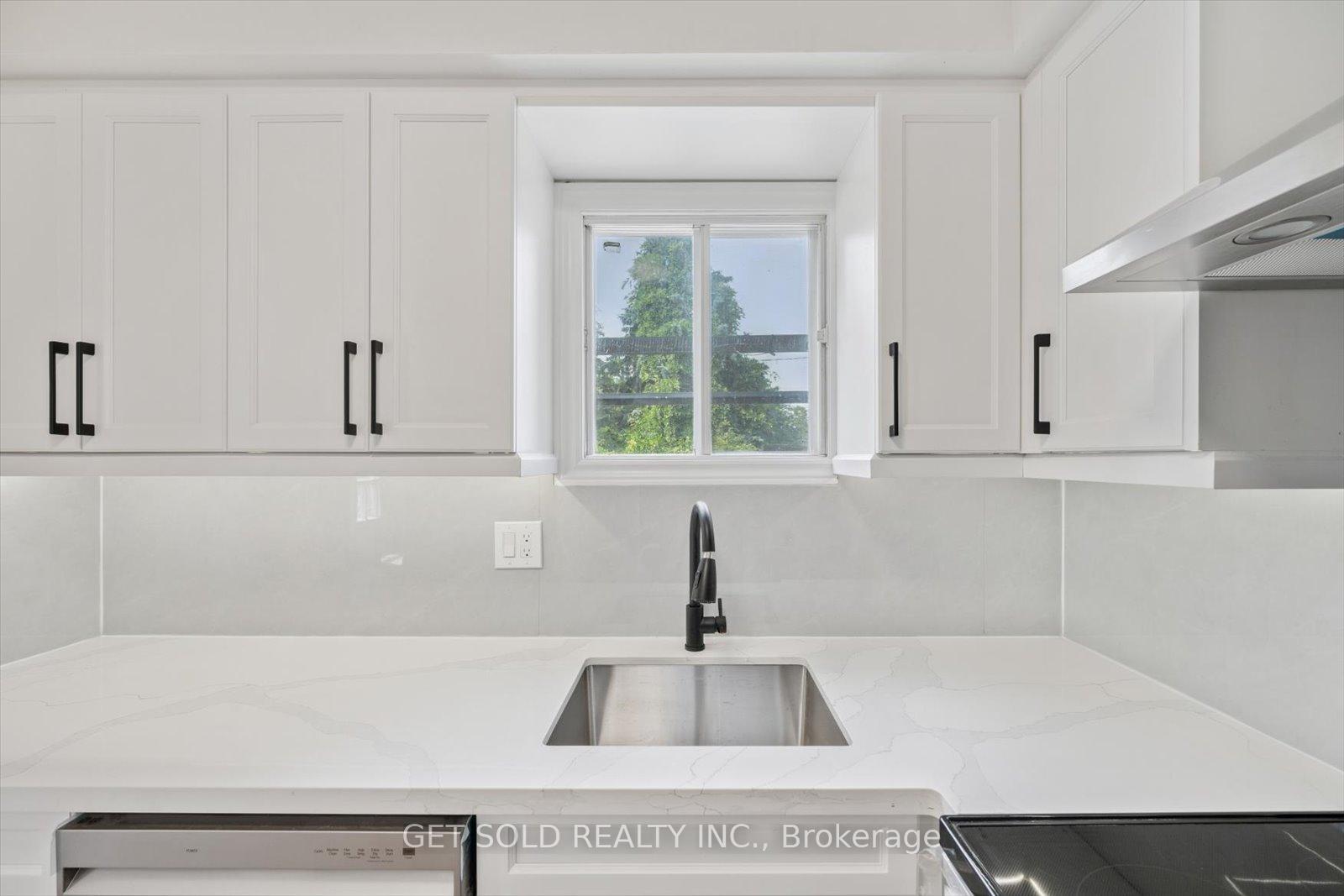 Photo 11 of 232 Kozlov Street, Barrie, West Bayfield — HOMEH