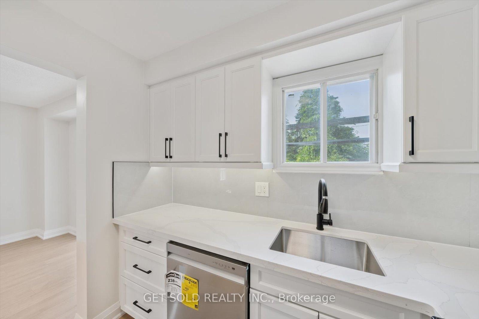 Photo 12 of 232 Kozlov Street, Barrie, West Bayfield — HOMEH