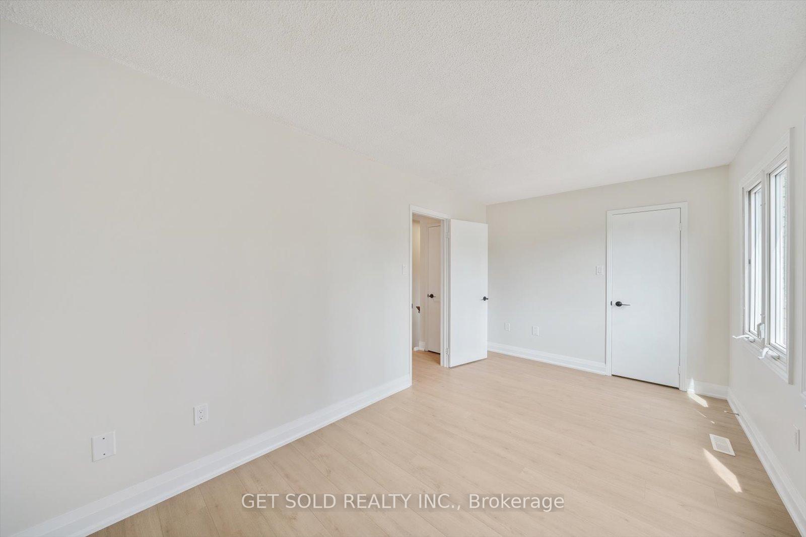 Photo 17 of 232 Kozlov Street, Barrie, West Bayfield — HOMEH