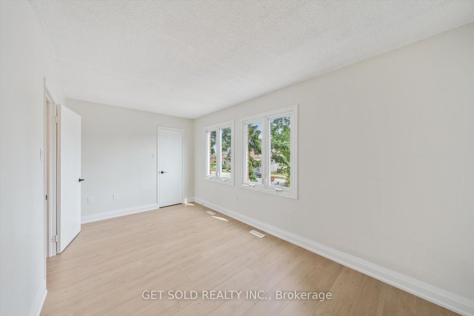Photo 18 of 232 Kozlov Street, Barrie, West Bayfield — HOMEH