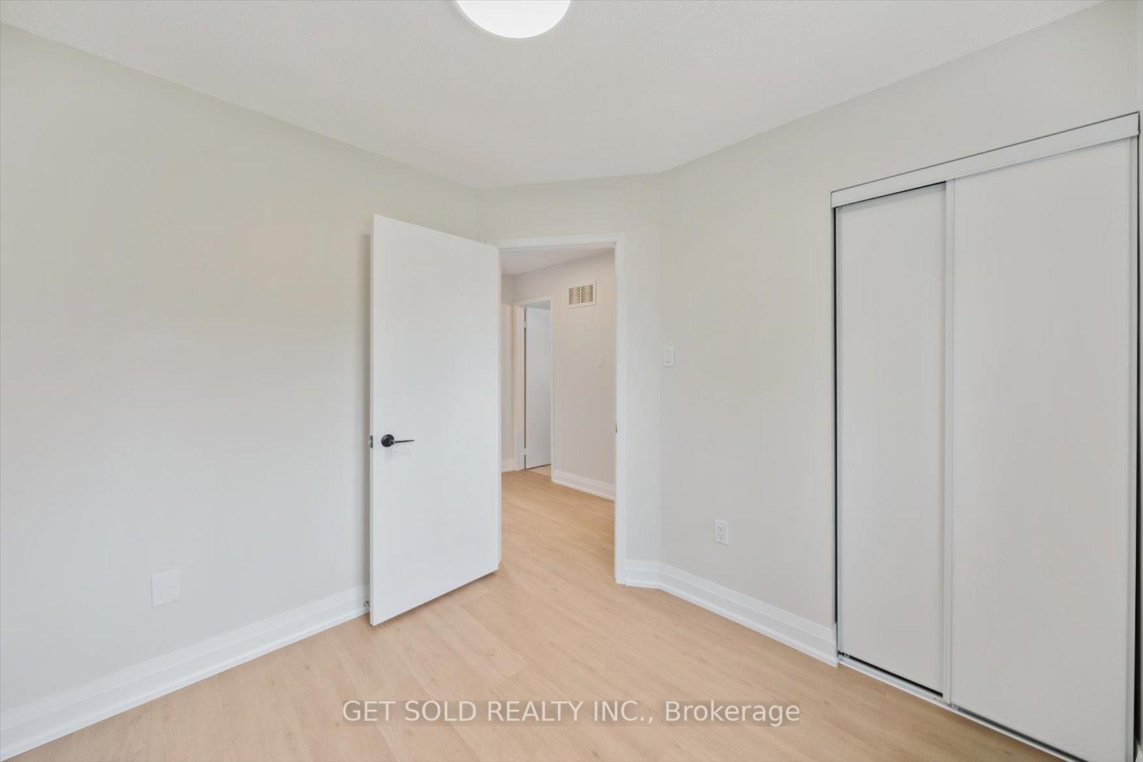 Photo 28 of 232 Kozlov Street, Barrie, West Bayfield — HOMEH