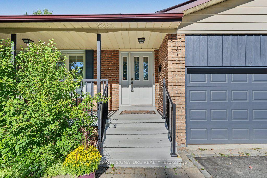 Photo 3 of 56 Apricot Street, Markham, Bayview Glen — HOMEH