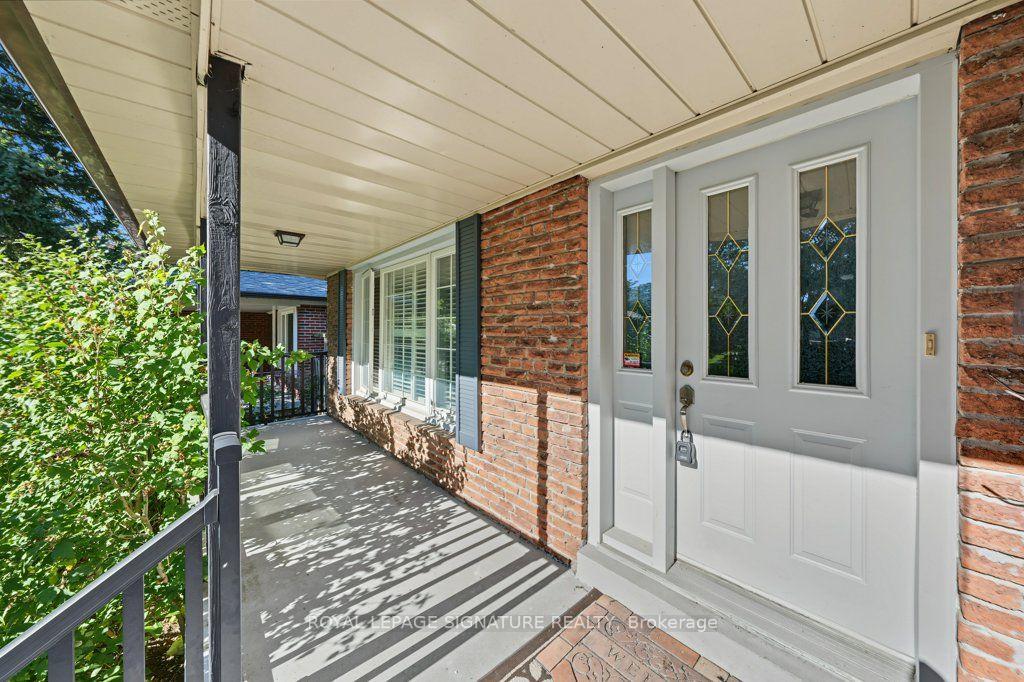 Photo 4 of 56 Apricot Street, Markham, Bayview Glen — HOMEH
