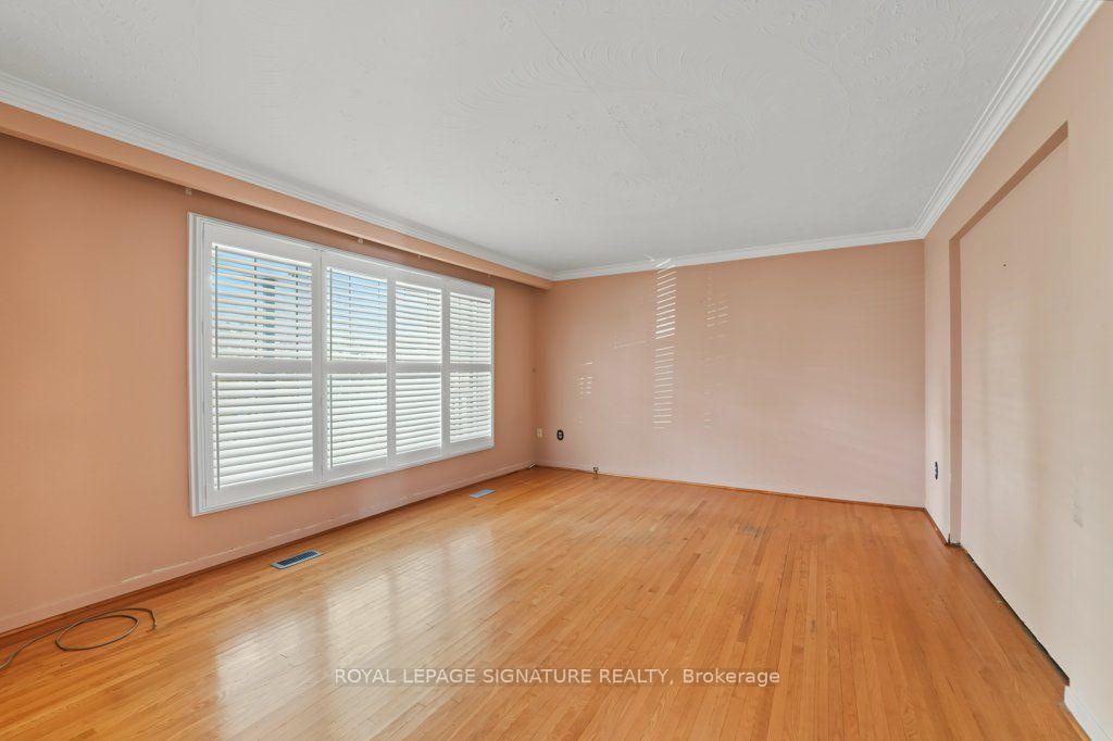 Photo 5 of 56 Apricot Street, Markham, Bayview Glen — HOMEH
