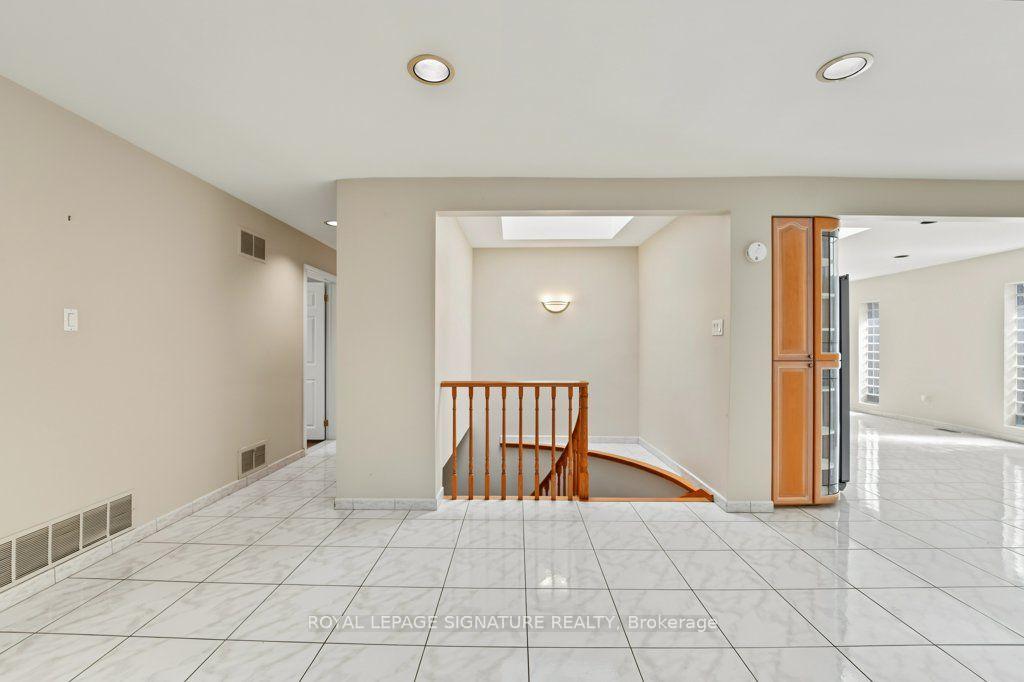 Photo 6 of 56 Apricot Street, Markham, Bayview Glen — HOMEH