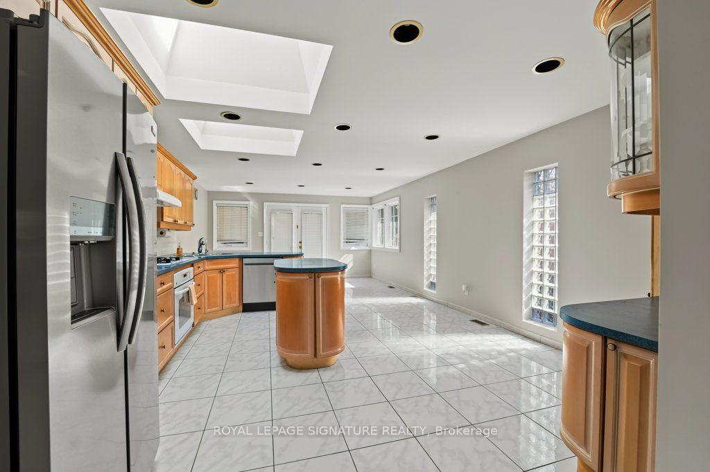 Photo 8 of 56 Apricot Street, Markham, Bayview Glen — HOMEH