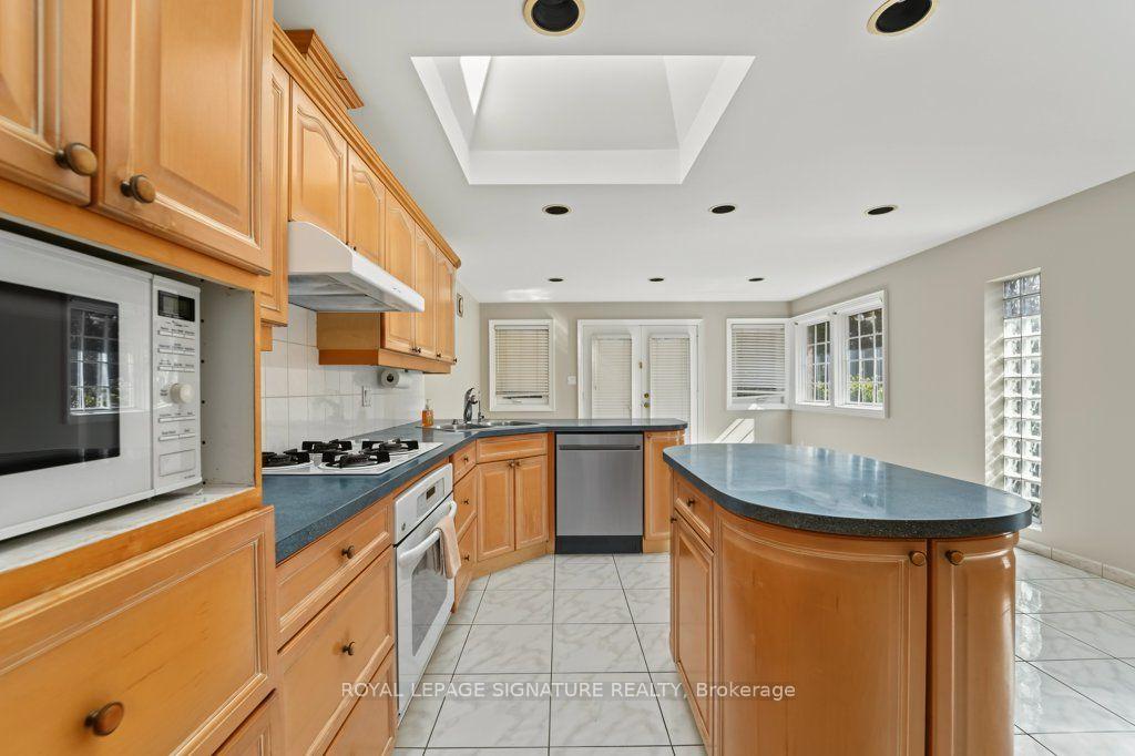 Photo 10 of 56 Apricot Street, Markham, Bayview Glen — HOMEH
