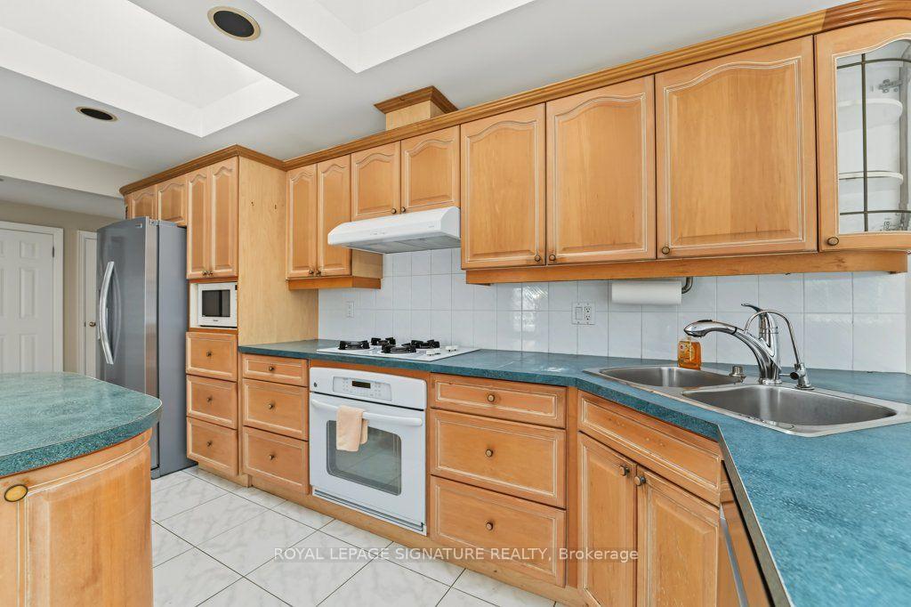 Photo 12 of 56 Apricot Street, Markham, Bayview Glen — HOMEH