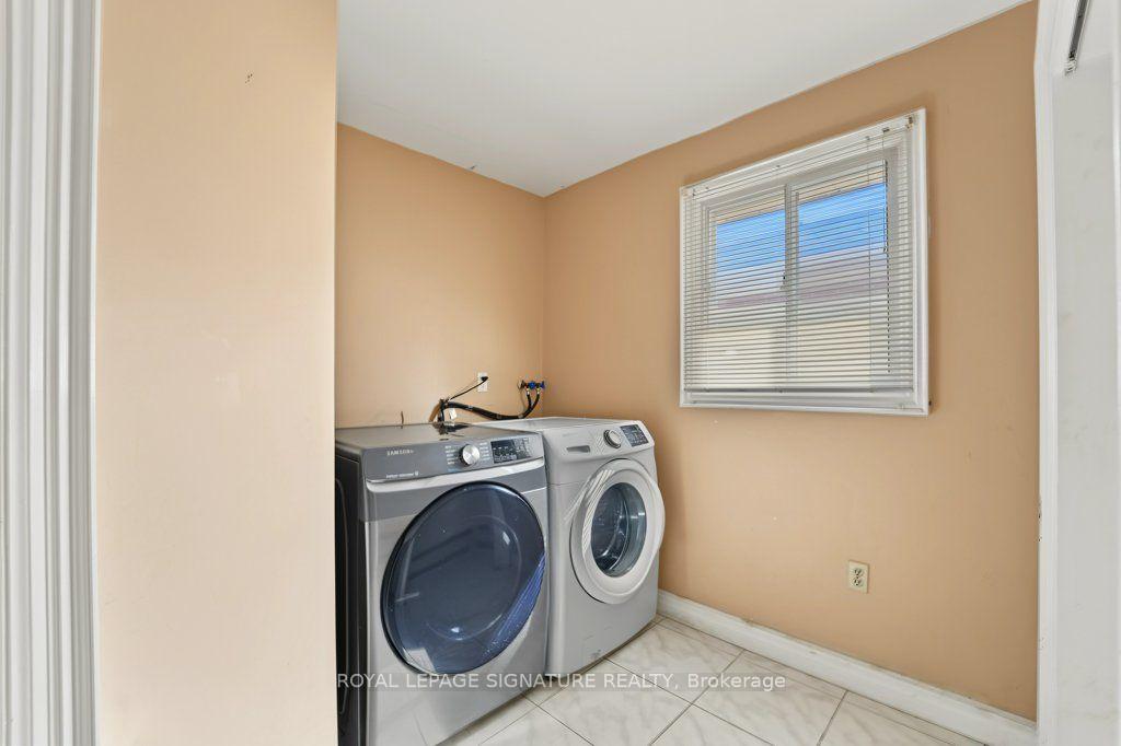 Photo 17 of 56 Apricot Street, Markham, Bayview Glen — HOMEH