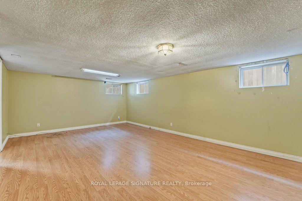 Photo 33 of 56 Apricot Street, Markham, Bayview Glen — HOMEH