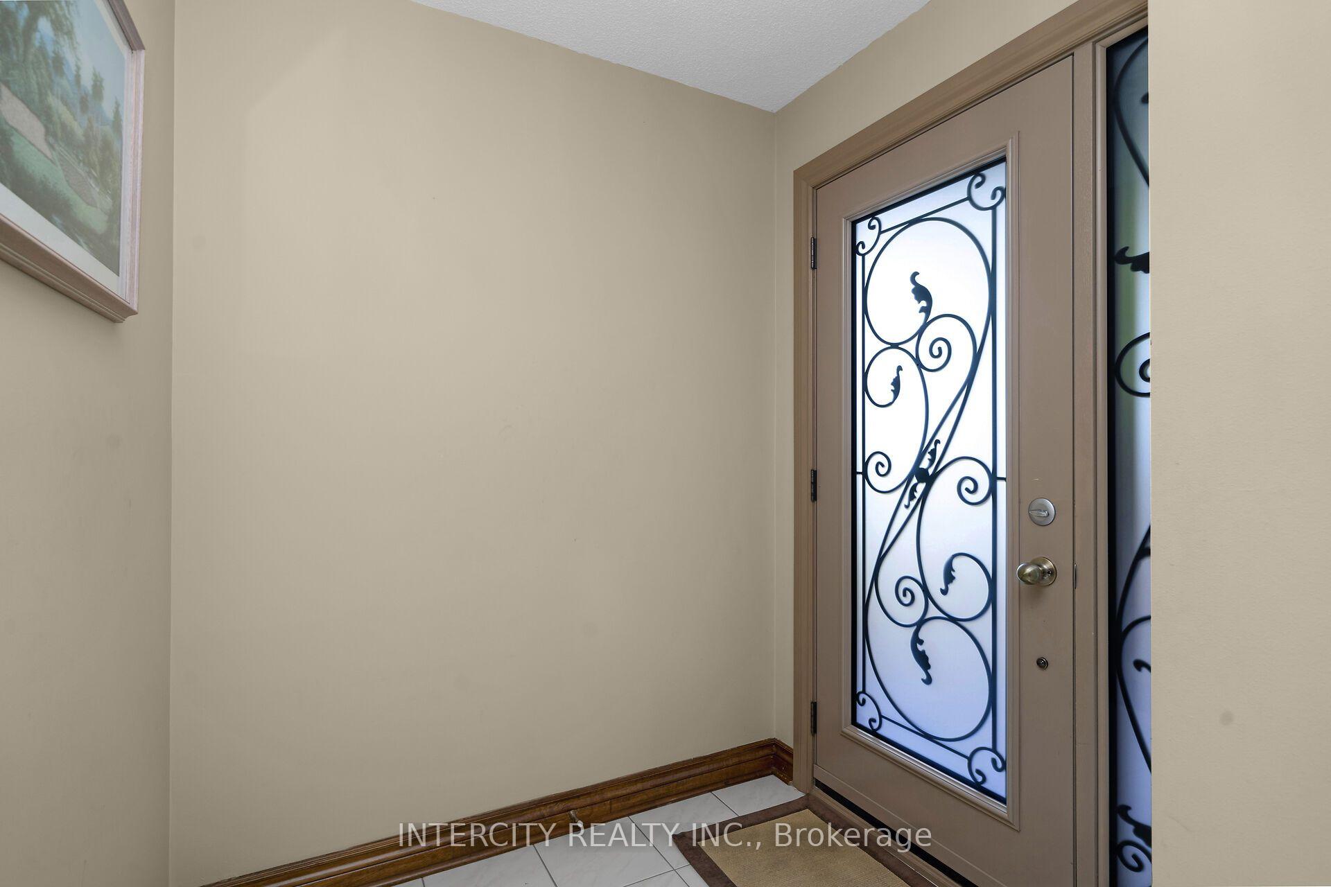 Photo 7 of 57 Kaiser Drive, Vaughan, West Woodbridge — HOMEH
