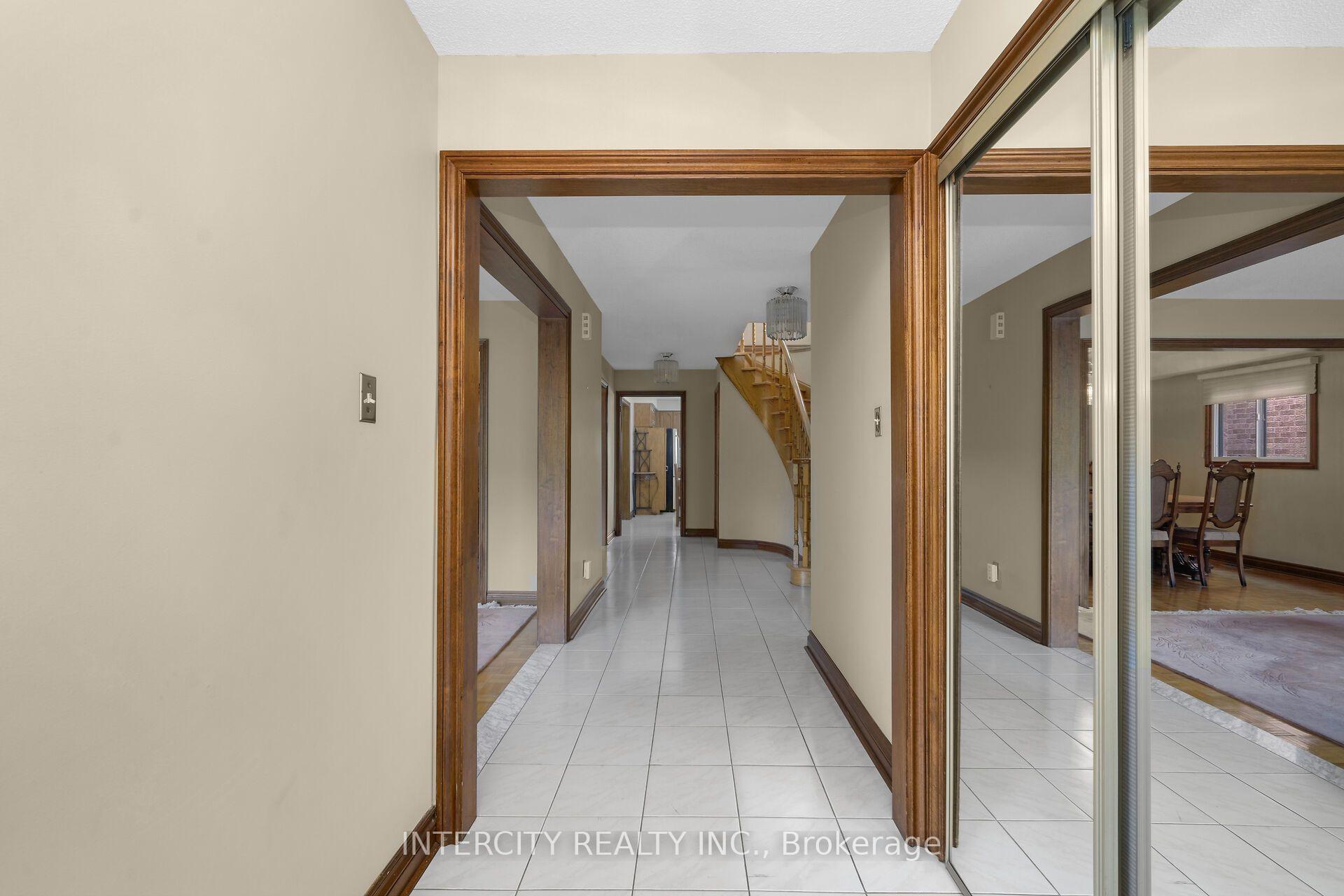 Photo 9 of 57 Kaiser Drive, Vaughan, West Woodbridge — HOMEH